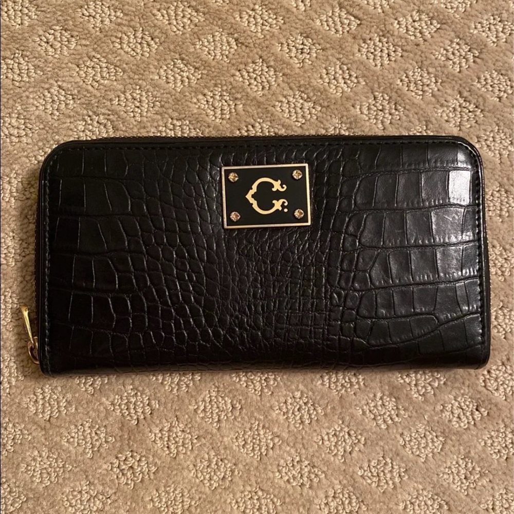 C. Wonder black Continental wallet